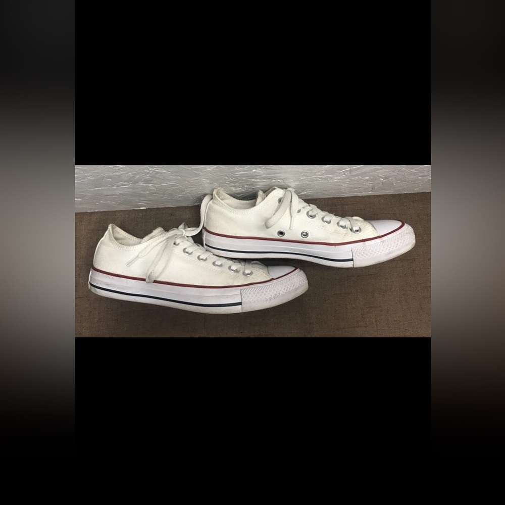 Converse Women's Size 7 Sneakers White Canvas Low Top Chuck Taylor Men's Size 5